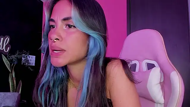 Snapshot of azula_lillet chatting on February 10, 2026, 3:27 pm azula lillet online show from February 10, 2026, 3:27 pm