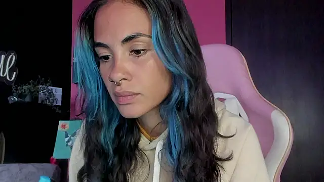 Snapshot of azula_lillet chatting on February 24, 2026, 8:29 pm azula lillet online show from February 24, 2026, 8:29 pm