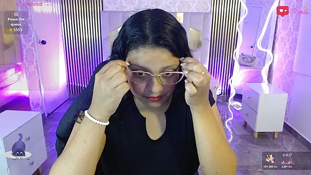 TATTI TAY online show from March 9, 2026, 7:29 pm