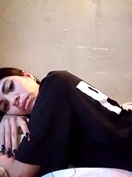 Chiquitoperopeligroso4 online show from February 20, 2026, 4:31 am