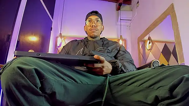 ThiagoBerry online show from March 5, 2026, 12:12 pm