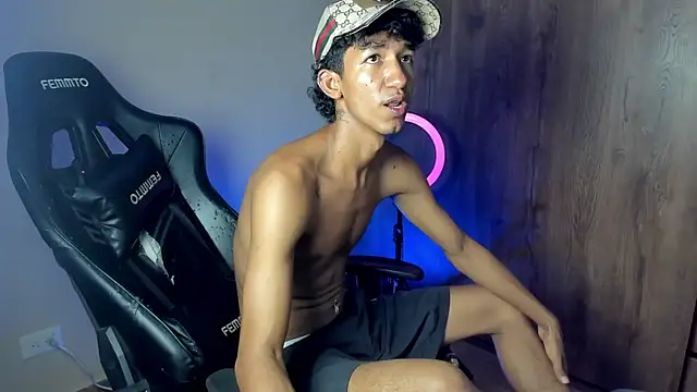 Snapshot of neitan_miller_ chatting on January 18, 2026, 4:05 am neitan miller online show from January 18, 2026, 4:05 am