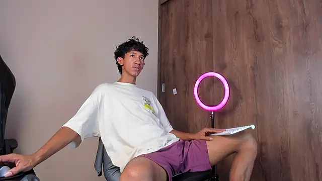 Snapshot of neitan_miller_ chatting on February 12, 2026, 5:41 pm neitan miller online show from February 12, 2026, 5:41 pm