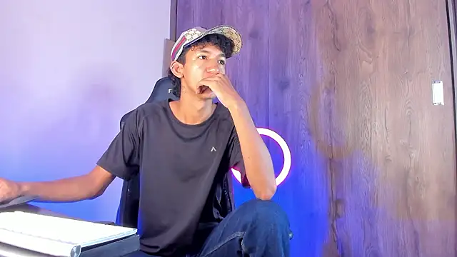 Snapshot of neitan_miller_ chatting on March 20, 2026, 2:44 pm neitan miller online show from March 20, 2026, 2:44 pm