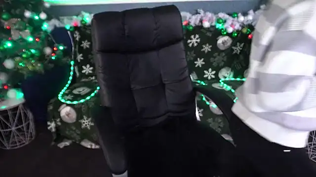 Dafni Monn online show from December 16, 2025, 6:40 am