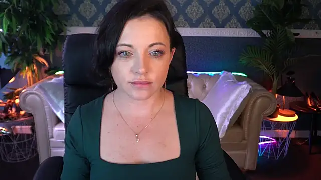 Dafni Monn online show from May 4, 2026, 1:18 pm