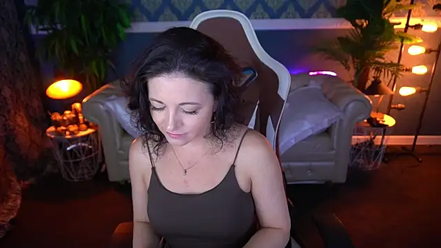 Snapshot of Dafni_Monn chatting on June 18, 2026, 5:51 am Dafni Monn online show from June 18, 2026, 5:51 am