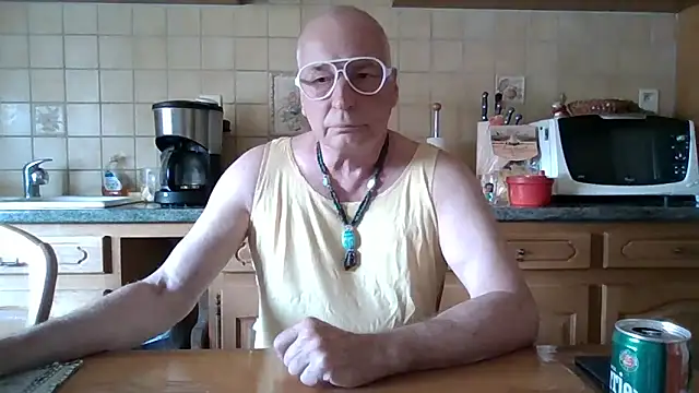 Snapshot of Helinetrav chatting on June 28, 2026, 8:09 am Helinetrav online show from June 28, 2026, 8:09 am