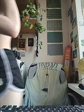 Snapshot of Shy_Bamby chatting on August 6, 2026, 1:46 pm Shy Bamby online show from August 6, 2026, 1:46 pm