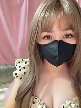 -Violet-t online show from May 4, 2026, 12:45 pm
