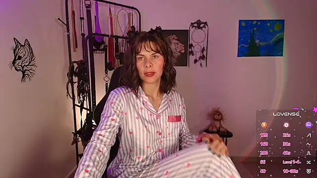 ariannaconnor  online show from May 4, 2026, 1:29 pm