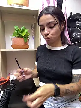 Electra Darkk online show from April 24, 2026, 4:42 pm
