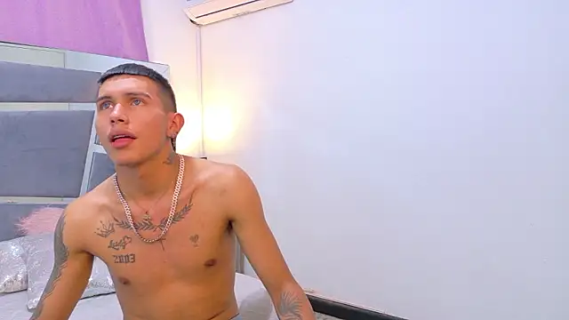 Snapshot of Scook_Gray_ chatting on January 8, 2026, 11:51 pm Scook Gray online show from January 8, 2026, 11:51 pm