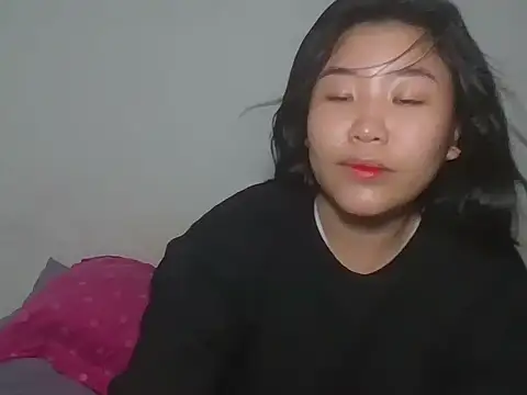 Zyeiii online show from March 1, 2026, 8:27 am