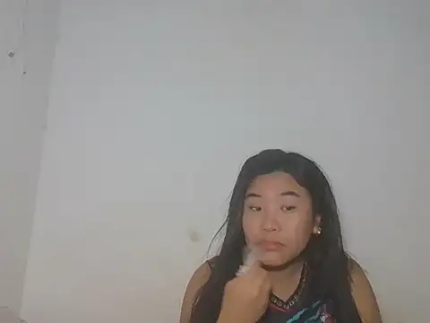Zyeiii online show from May 10, 2026, 8:47 pm