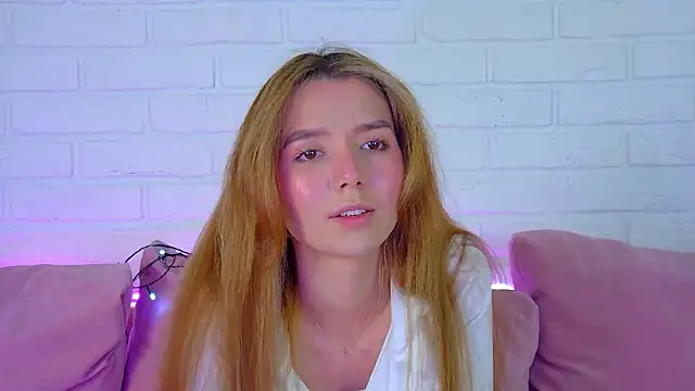 Snapshot of VanessaVienne chatting on February 16, 2026, 4:47 pm VanessaVienne online show from February 16, 2026, 4:47 pm