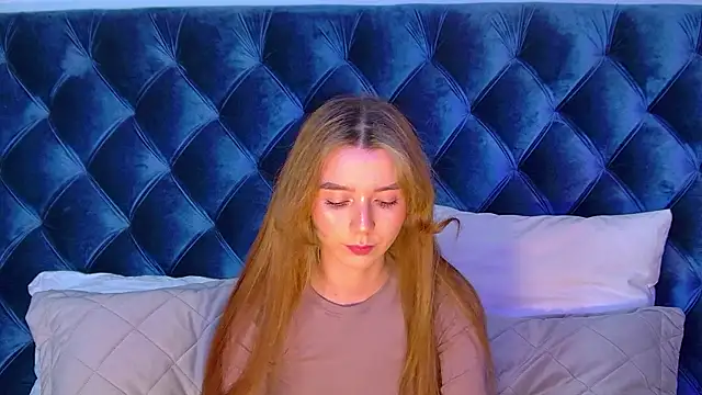 Snapshot of VanessaVienne chatting on February 22, 2026, 4:27 pm VanessaVienne online show from February 22, 2026, 4:27 pm