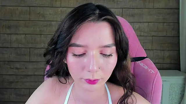 Snapshot of VanessaVienne chatting on March 16, 2026, 4:11 pm VanessaVienne online show from March 16, 2026, 4:11 pm