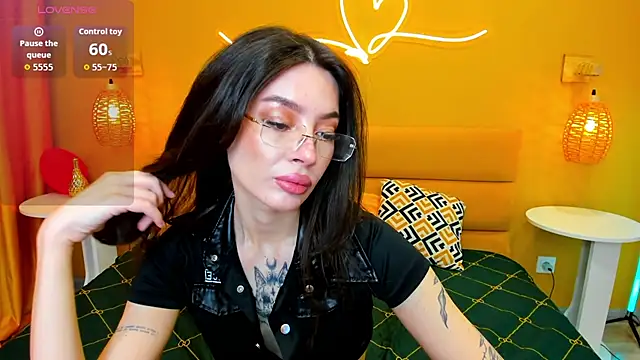 IvyDainty online show from June 18, 2026, 1:28 am