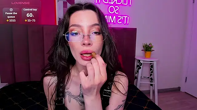 IvyDainty online show from June 21, 2026, 1:08 am