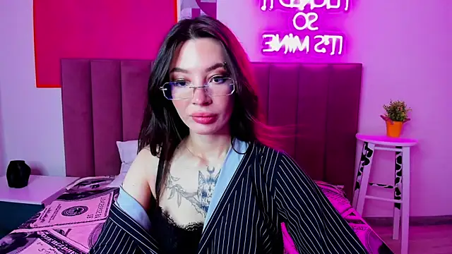 IvyDainty online show from June 27, 2026, 1:21 am