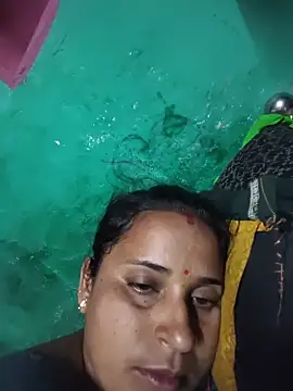 Snapshot of Reena_lodha chatting on May 16, 2026, 3:33 pm Reena lodha online show from May 16, 2026, 3:33 pm