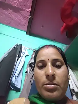 Snapshot of Reena_lodha chatting on May 17, 2026, 10:33 am Reena lodha online show from May 17, 2026, 10:33 am