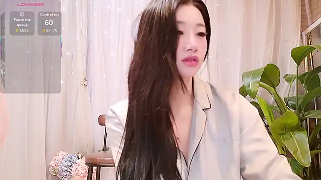 neinei bao online show from April 25, 2026, 2:58 am