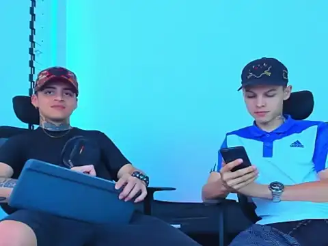 Snapshot of Thomas-Wil chatting on January 14, 2026, 10:25 pm Thomas-Wil online show from January 14, 2026, 10:25 pm