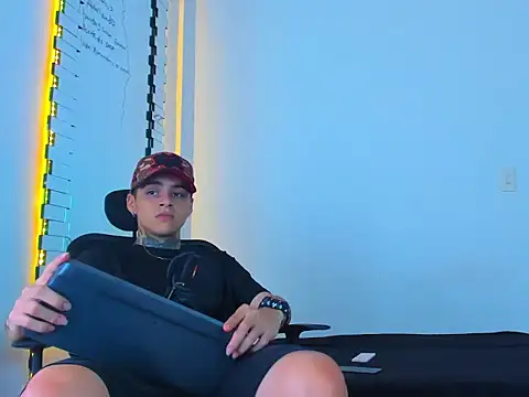 Snapshot of Thomas-Wil chatting on February 3, 2026, 6:40 am Thomas-Wil online show from February 3, 2026, 6:40 am