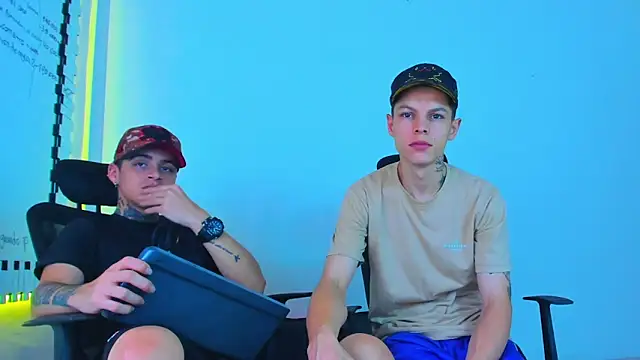 Snapshot of Thomas-Wil chatting on February 8, 2026, 3:43 am Thomas-Wil online show from February 8, 2026, 3:43 am