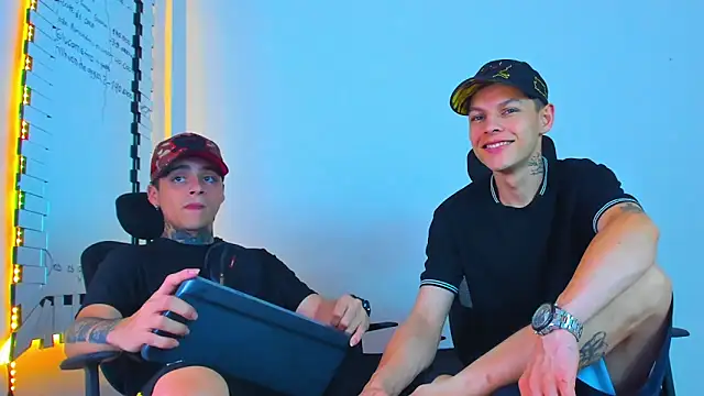 Snapshot of Thomas-Wil chatting on February 9, 2026, 3:54 am Thomas-Wil online show from February 9, 2026, 3:54 am