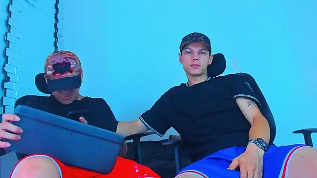 Snapshot of Thomas-Wil chatting on February 28, 2026, 7:48 pm Thomas-Wil online show from February 28, 2026, 7:48 pm