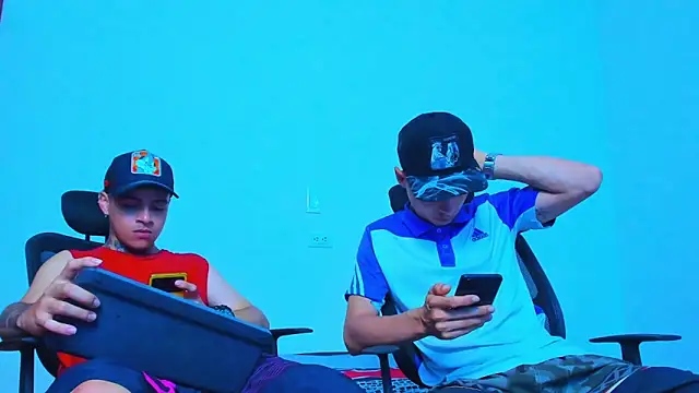 Snapshot of Thomas-Wil chatting on March 16, 2026, 12:42 pm Thomas-Wil online show from March 16, 2026, 12:42 pm