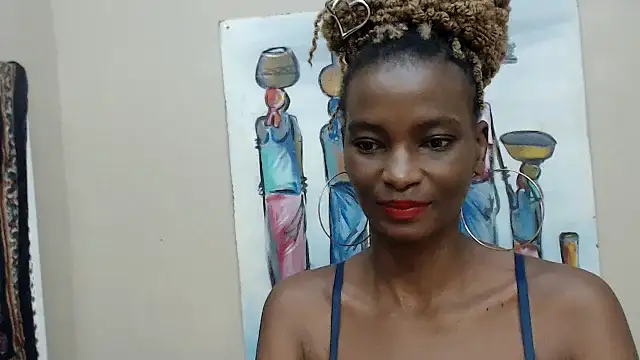 Snapshot of TallDivaNoir chatting on July 2, 2026, 7:25 am TallDivaNoir online show from July 2, 2026, 7:25 am
