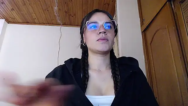 Snapshot of Shanel_Lozano chatting on August 3, 2026, 7:28 pm Shanel Lozano online show from August 3, 2026, 7:28 pm