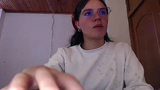 Snapshot of Shanel_Lozano chatting on August 5, 2026, 6:33 pm Shanel Lozano online show from August 5, 2026, 6:33 pm