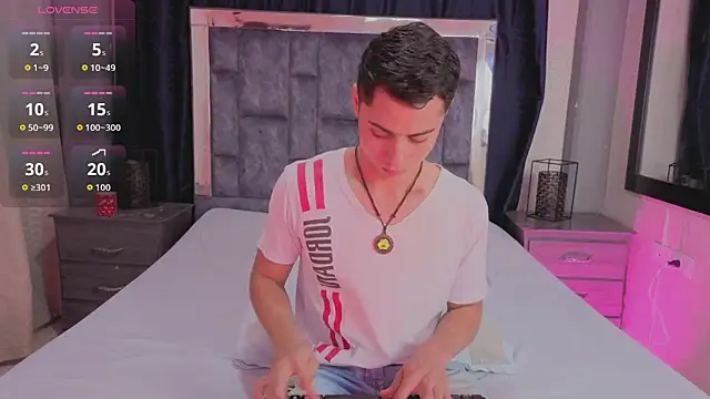 LeoMonnroe online show from May 9, 2026, 6:24 pm