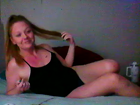 Snapshot of tinytiff33 chatting on January 14, 2026, 2:17 am tinytiff33 online show from January 14, 2026, 2:17 am