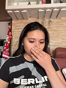 Veronica Wins  online show from April 23, 2026, 8:33 pm