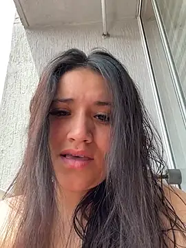 Veronica Wins  online show from April 24, 2026, 3:36 pm