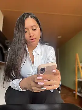 Snapshot of Veronica_Wins_ chatting on May 11, 2026, 7:00 pm Veronica Wins online show from May 11, 2026, 7:00 pm