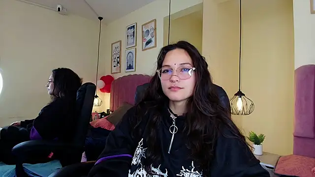 Snapshot of Hanabie_ chatting on February 27, 2026, 3:39 am Hanabie online show from February 27, 2026, 3:39 am