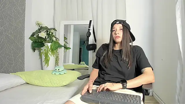 ViictoriiaSaenz online show from April 27, 2026, 3:59 am