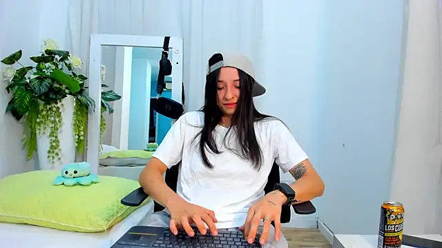 ViictoriiaSaenz online show from April 29, 2026, 5:22 am