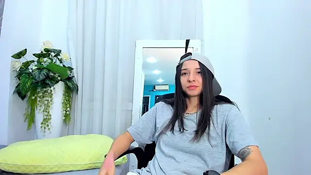 ViictoriiaSaenz online show from May 1, 2026, 5:12 am