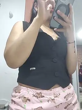 LunaRouuse  online show from January 15, 2026, 11:52 pm