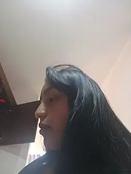 Snapshot of LunaRouuse_ chatting on June 23, 2026, 1:09 pm LunaRouuse online show from June 23, 2026, 1:09 pm