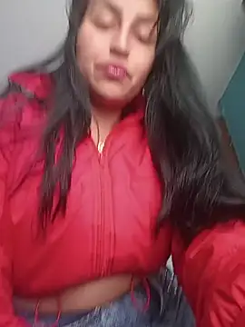 Snapshot of LunaRouuse_ chatting on August 3, 2026, 1:38 pm LunaRouuse online show from August 3, 2026, 1:38 pm