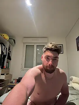 Snapshot of raph5666 chatting on March 23, 2026, 8:35 pm raph5666 online show from March 23, 2026, 8:35 pm